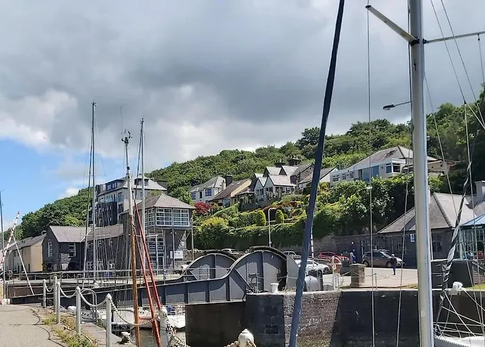 Peaceful Marina-Side House In North Wales